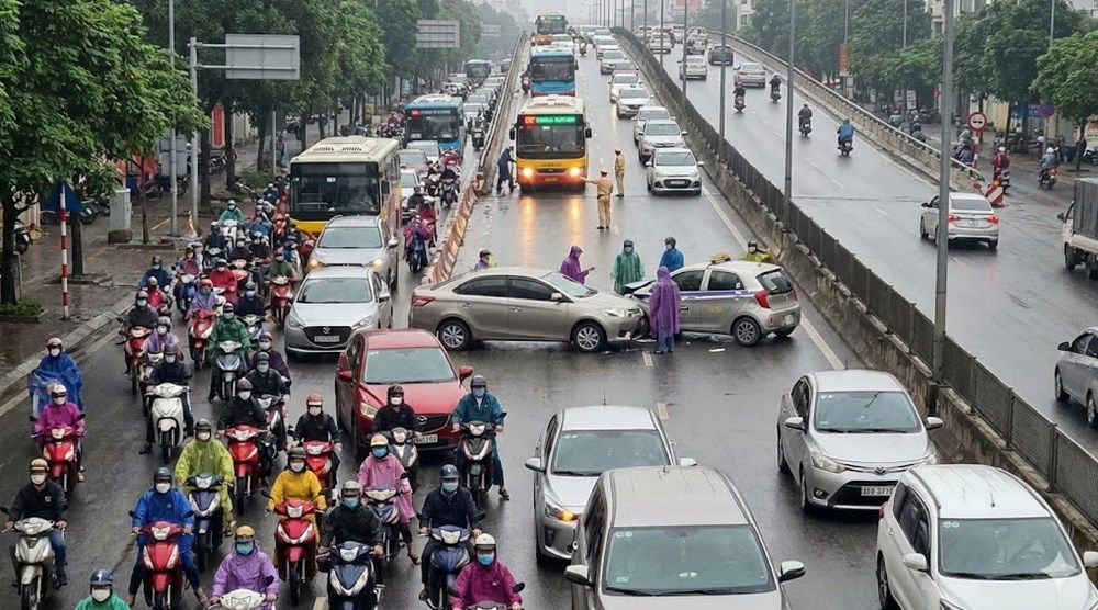 Giao thông Hà Nội sáng 24.12: Hàng loạt sự cố giờ cao điểm - ảnh 1