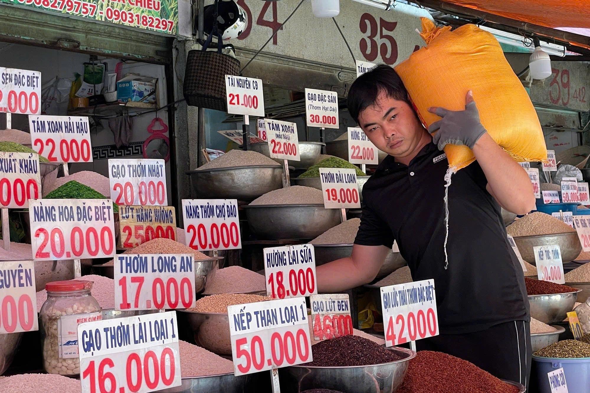 Thị trường lúa gạo ngày 26/12 ghi nhận mức tăng nhẹ ở một số giống lúa tại ĐBSCL