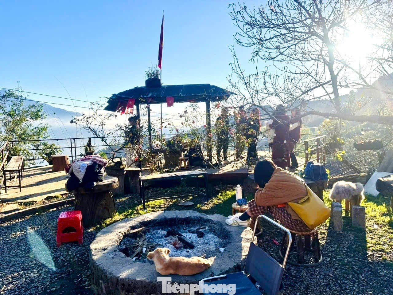 Các quán cà phê tại đây tạo điều kiện cho du khách check-in tự do mà không thu phí vào cửa.