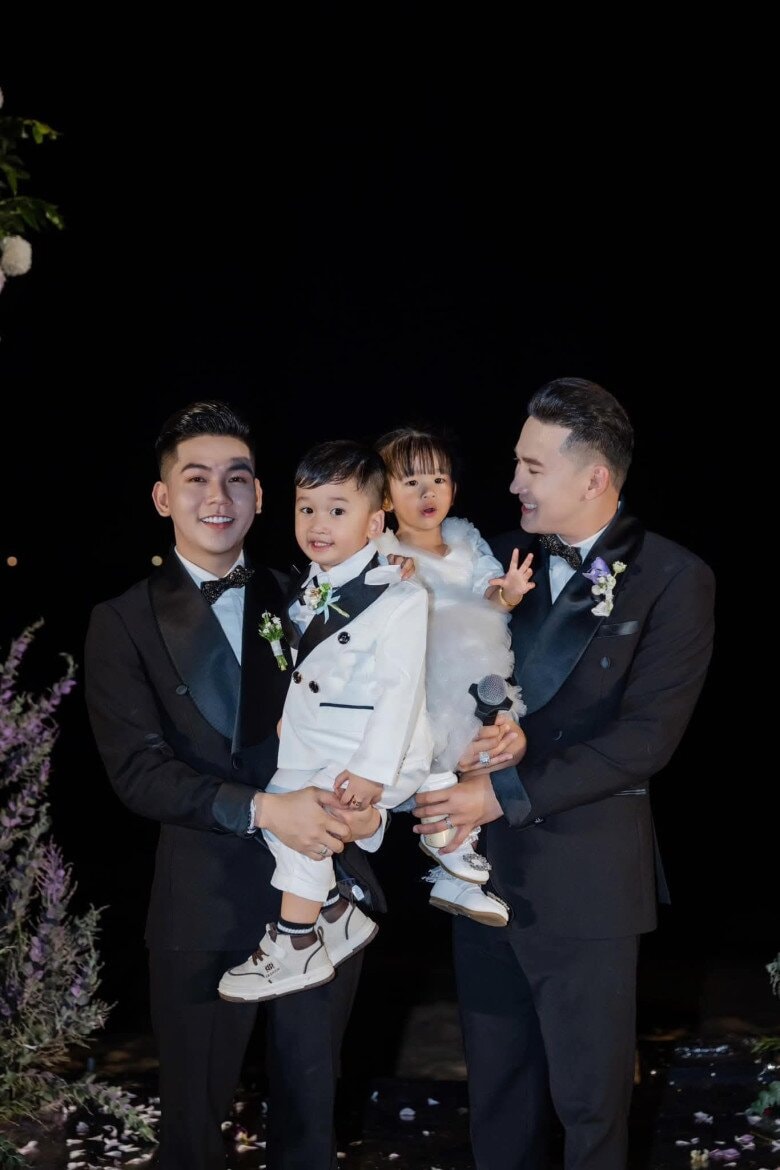 Thanh Đoàn và Hà Trí Quang tổ chức đám cưới hoành tráng, đưa 2 con đáng yêu lên lễ đường.