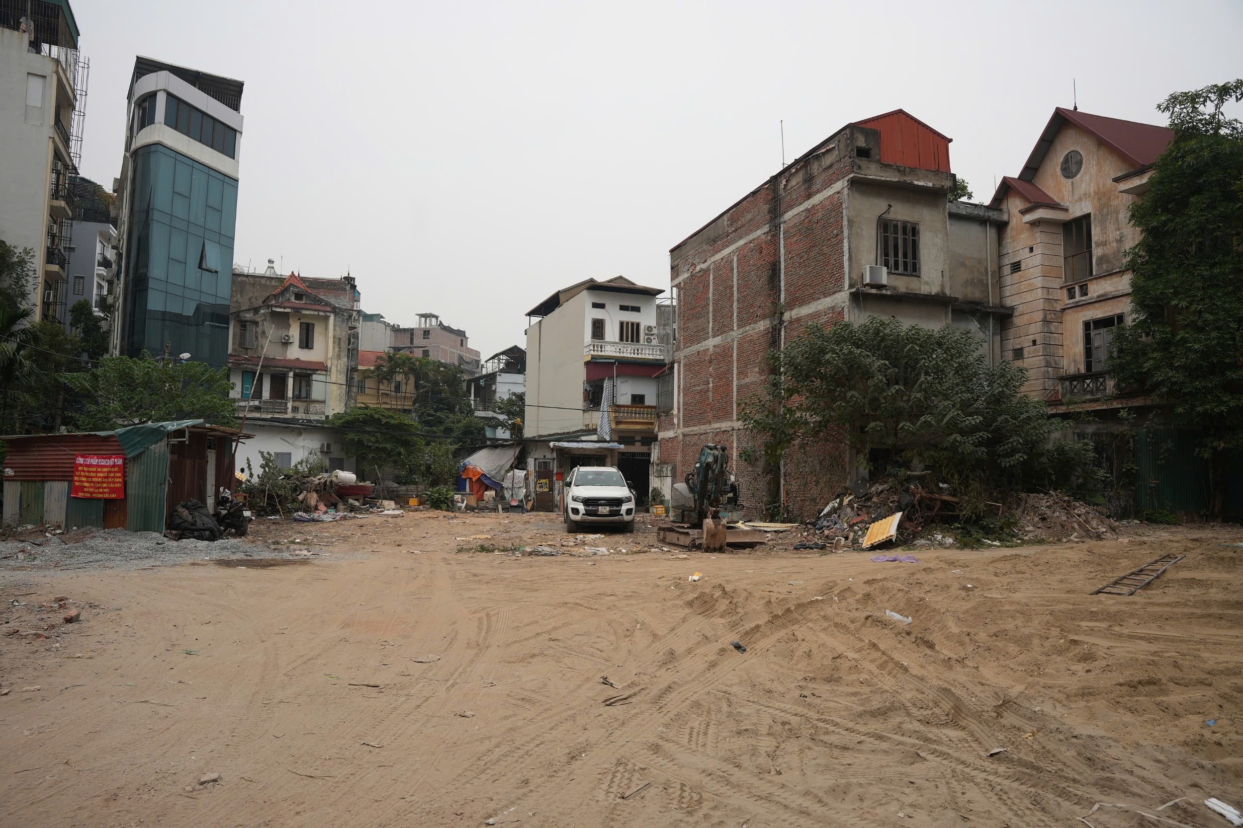 Nhiều hộ dân trong phạm vi dự án đường Vành đai 2,5 chưa bàn giao mặt bằng