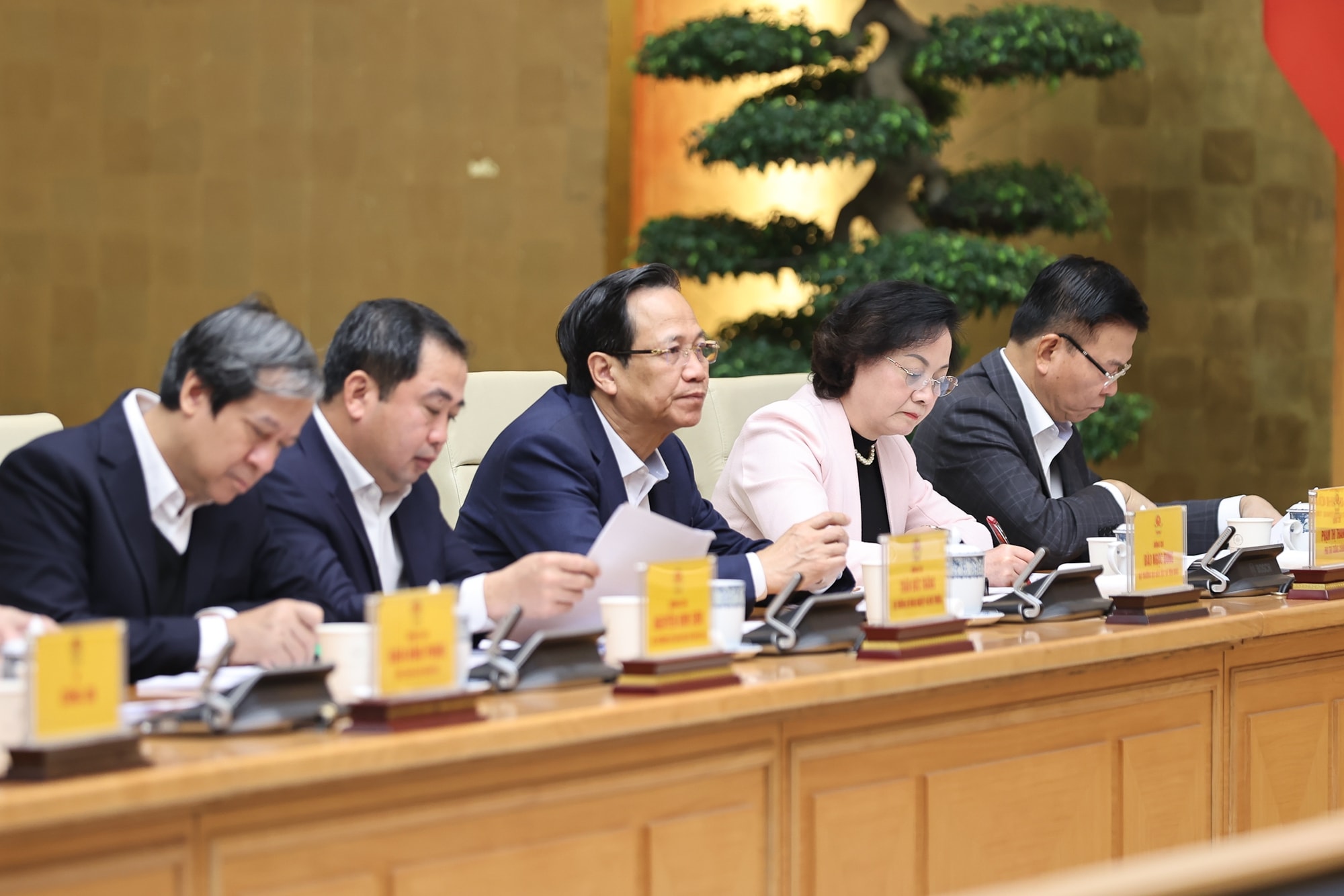 Thủ tướng: Quyết liệt triển khai 2 nghị quyết đột phá và cách mạng của Quốc hội- Ảnh 5.