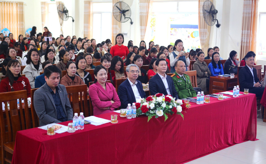 Các đại biểu và cán bộ, giáo viên các trường mầm non thuộc Cụm số 15 dự chuyên đề. img-8695.jpg