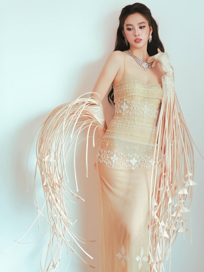 Nàng hậu chia sẻ thông điệp Welcome 2026 đầy tích cực.