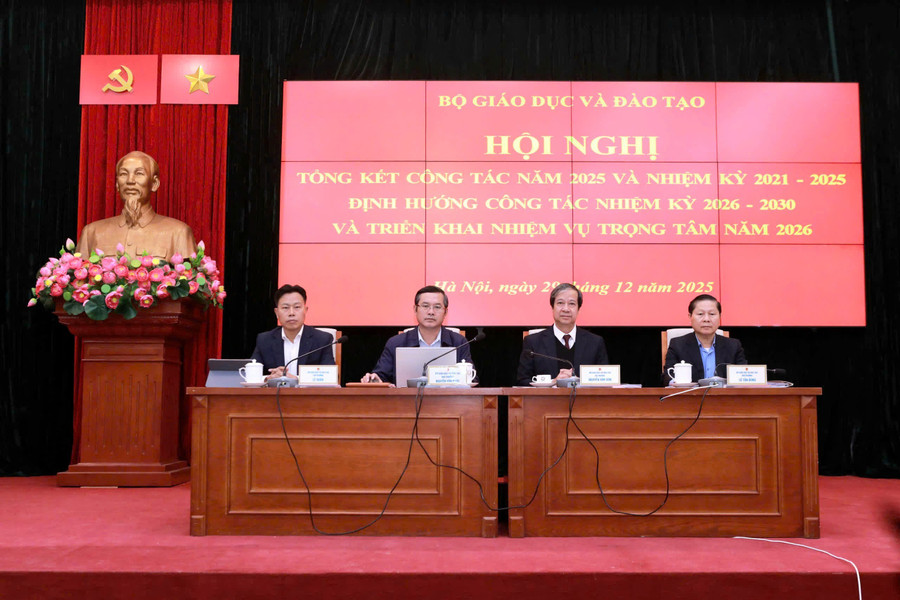 Chủ trì Hội nghị tổng kết công tác năm 2025, nhiệm kỳ 2021-2025; định hướng công tác nhiệm kỳ 2026-2030 và triển khai nhiệm vụ trọng tâm năm 2026 (từ trái qua phải ảnh): Thứ trưởng Lê Quân, Thứ trưởng Nguyễn Văn Phúc, Bộ trưởng Nguyễn Kim Sơn, Thứ trưởng Lê Tấn Dũng. 2.jpg