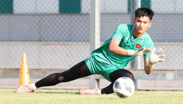 Phạm Đình Hải thay Nguyễn Tân ở U23 Việt Nam.