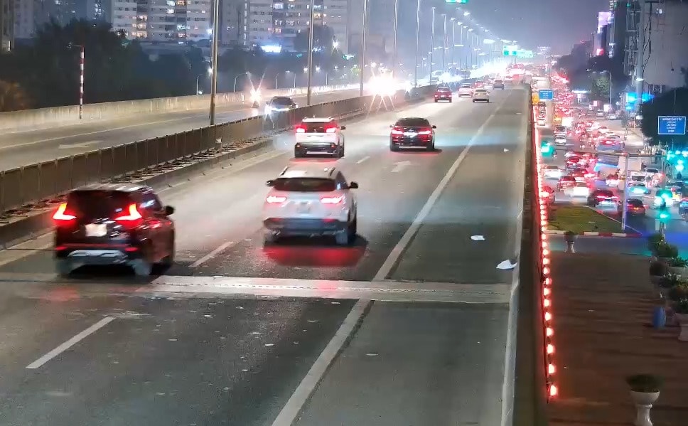 Giao thông trên đường vành đai 3 Hà Nội tối 4.1.2026 qua camera giám sát
