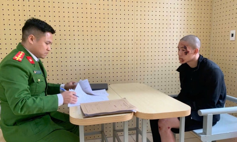 Tạm giữ hình sự đối tượng lao xe vào Cảnh sát giao thông -0