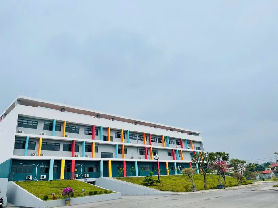 Một góc Trường THPT Chuyên Tuyên Quang. 1000045996.jpg