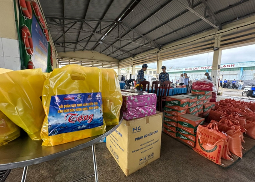 Điểm tựa cho ngư dân vươn khơi, bám biển