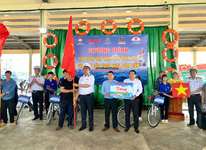 Điểm tựa cho ngư dân vươn khơi, bám biển