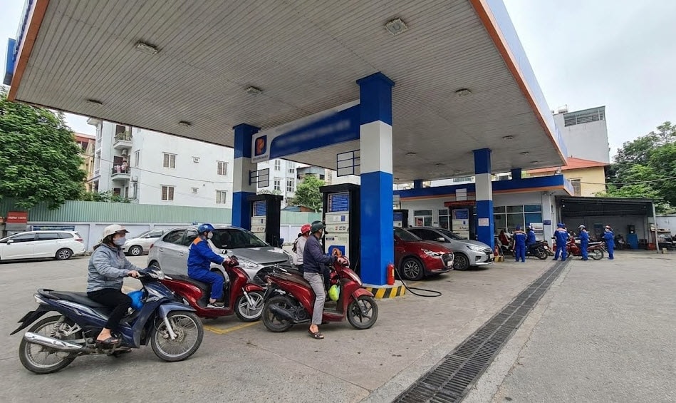 Giá xăng dầu hôm nay 18/1: Bất ngờ từ