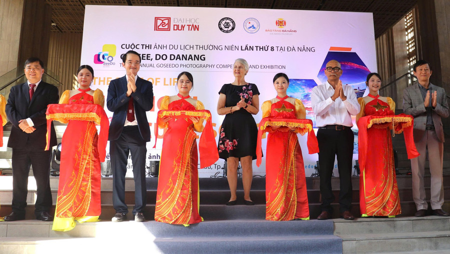 Khai mạc triển lãm tác phẩm ảnh nghệ thuật: Hương vị của cuộc sống.