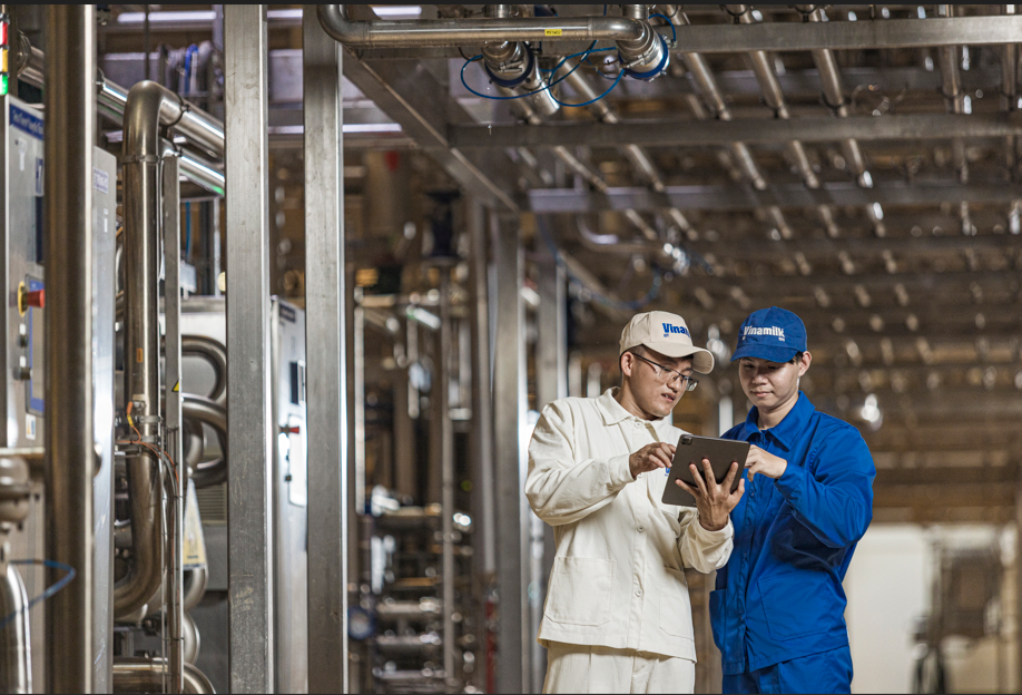 Hệ thống kiểm tra chất lượng sữa độ nhạy cao cho phép Vinamilk kiểm tra chất lượng sữa theo thời gian thực tại mọi điểm quan trọng. Ảnh: Minh Anh