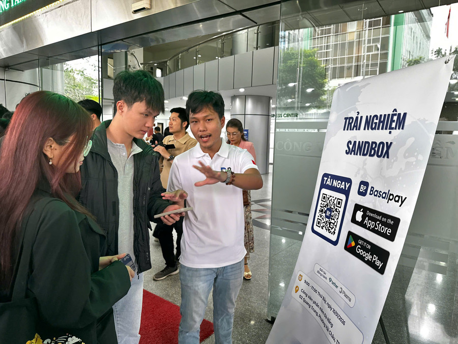 Sinh viên Đại học Duy Tân trải nghiệm các ứng dụng tài chính số hợp pháp. nhan-luc-tai-chinh-so.jpg