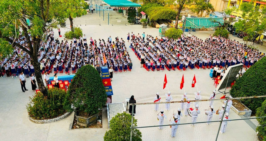 Buổi sinh hoạt dưới cờ trang nghiêm hướng về Đại hội Đảng tại Trường Tiểu học Phùng Ngọc Liêm. gen-n-theo-doi-dai-hoi-5.jpg