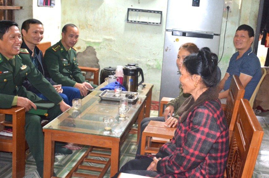 Đưa mùa xuân về "rốn lũ" Mường Xén