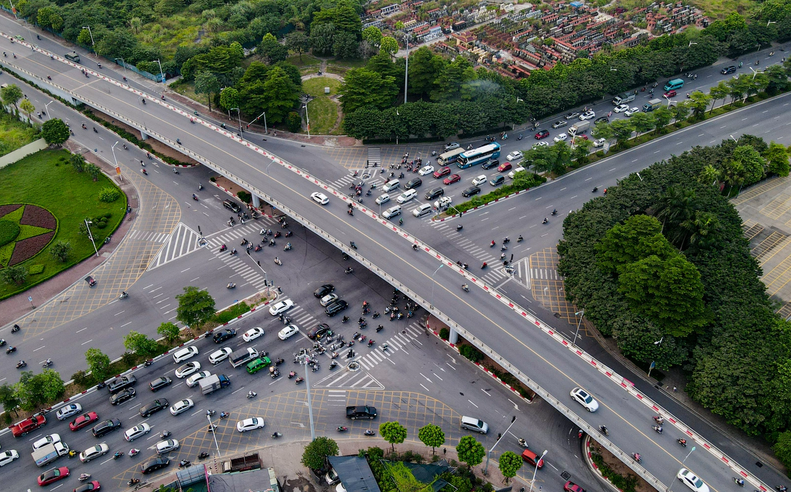 Đầu tư xây dựng hầm chui tại nút giao Cổ Linh để giảm thiểu ùn tắc. Ảnh: TL.