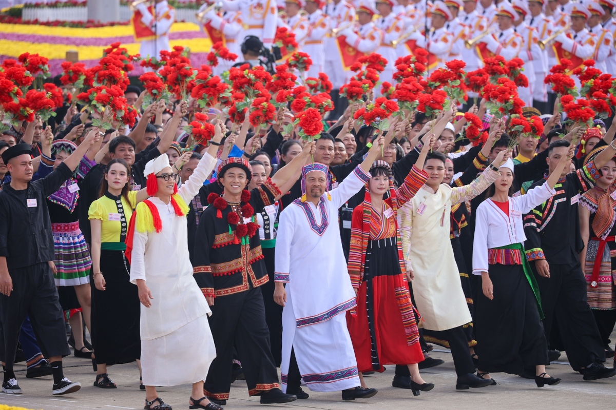 Quán triệt sâu sắc và thực hành triệt để tư tưởng “Dân là gốc” chính là phát huy vai trò chủ thể, vị trí trung tâm của Nhân dân trong mọi lĩnh vực. Ảnh: internet