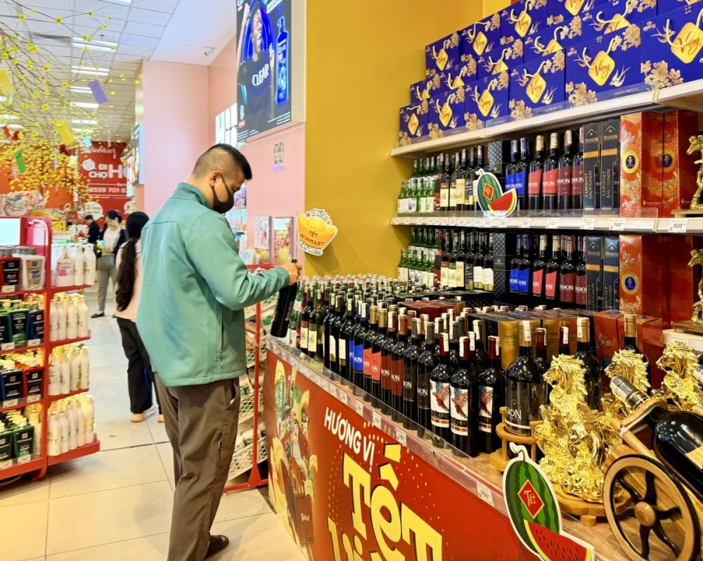 Hàng hoá phục vụ nhu cầu dịp Tết Nguyên đán 2026 đã rất dồi dào tại các siêu thị, cửa hàng bán lẻ. Ảnh: HD