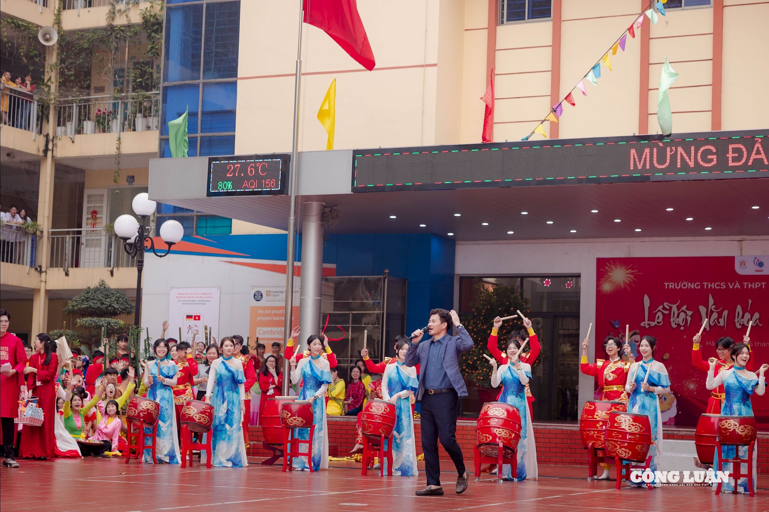 Cục trưởng Cục Nghệ thuật Biểu diễn - NSND Xuân Bắc đã dành những lời căn dặn ý nghĩa cho học sinh toàn trường.