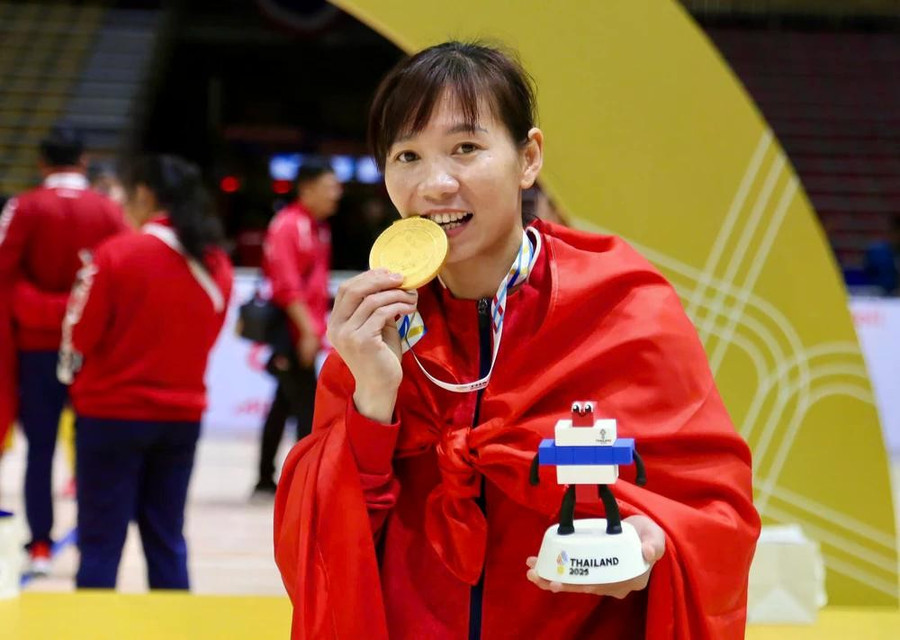 Thùy Trang giành Huy chương Vàng futsal nữ ở SEA Games 2025. Ảnh: INT.