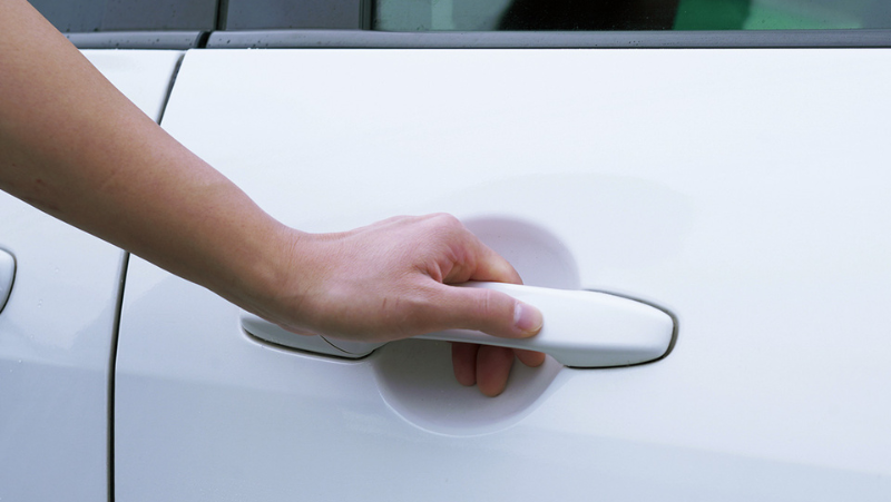 Trung Quốc siết quy định tay nắm cửa ô tô