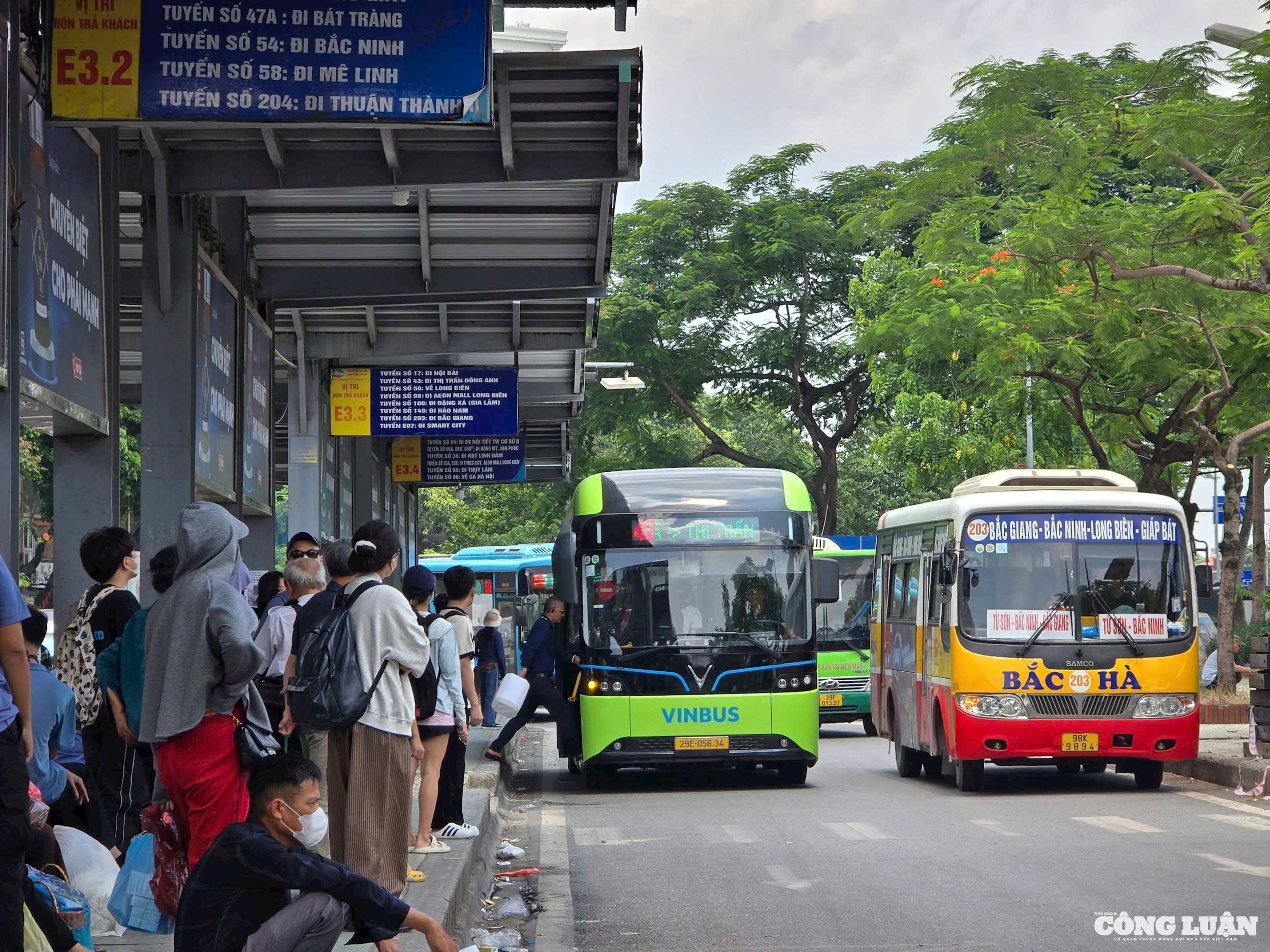 Hà Nội nâng mức hỗ trợ lãi vay lên 70% cho xe buýt điện