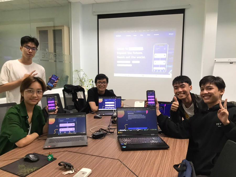 Các thành viên sáng lập dự án Simzy.