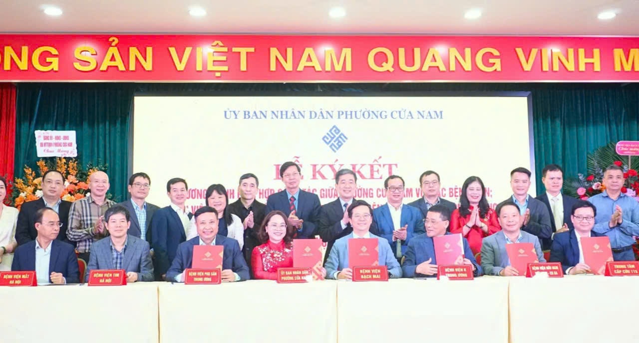 Các đại biểu chụp ảnh lưu niệm tại Hội nghị tổng kết công tác y tế năm 2025 và triển khai phương hướng, nhiệm vụ năm 2026