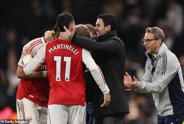 Siêu máy tính BETSiE dự đoán Arsenal sẽ vô địch Ngoại hạng Anh lần đầu tiên sau 20 năm chờ đợi, tien-ve-13.jpg