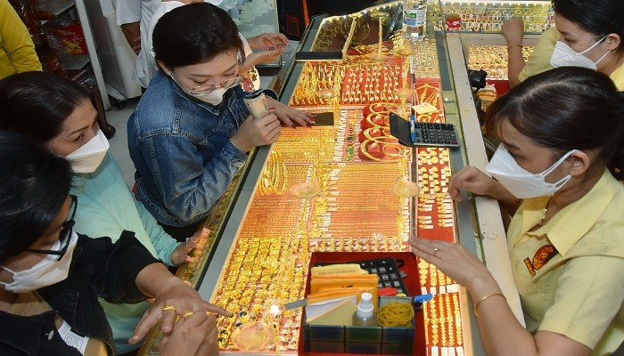 Giá vàng hôm nay 20/3: Giảm mạnh 7 triệu 500 nghìn đồng/lượng
