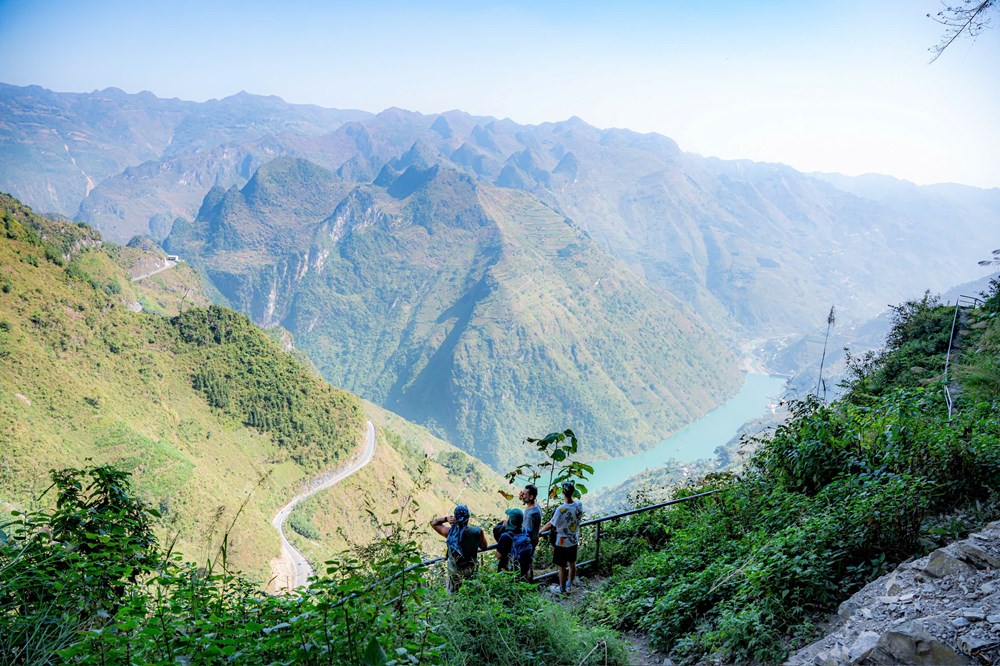 Đừng nhìn khách du lịch “Tây ba lô” qua ví tiền - ảnh 5