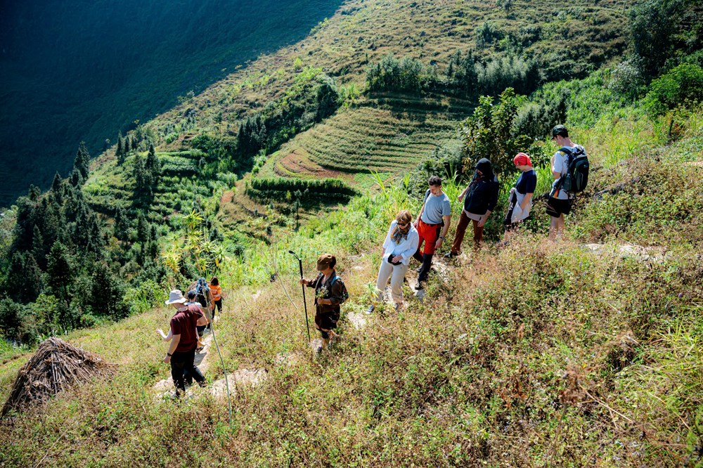 Đừng nhìn khách du lịch “Tây ba lô” qua ví tiền - ảnh 1