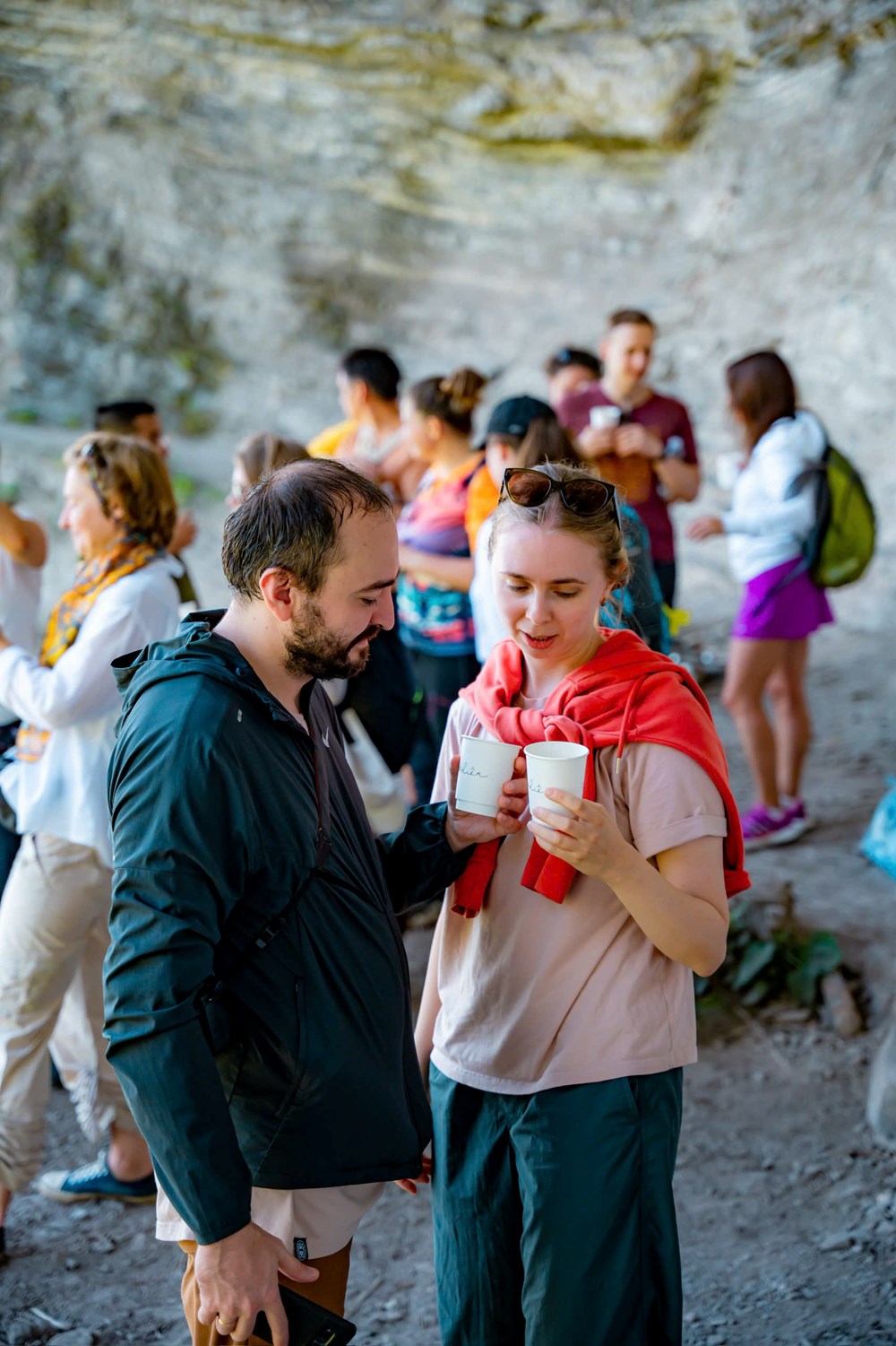 Đừng nhìn khách du lịch “Tây ba lô” qua ví tiền - ảnh 3