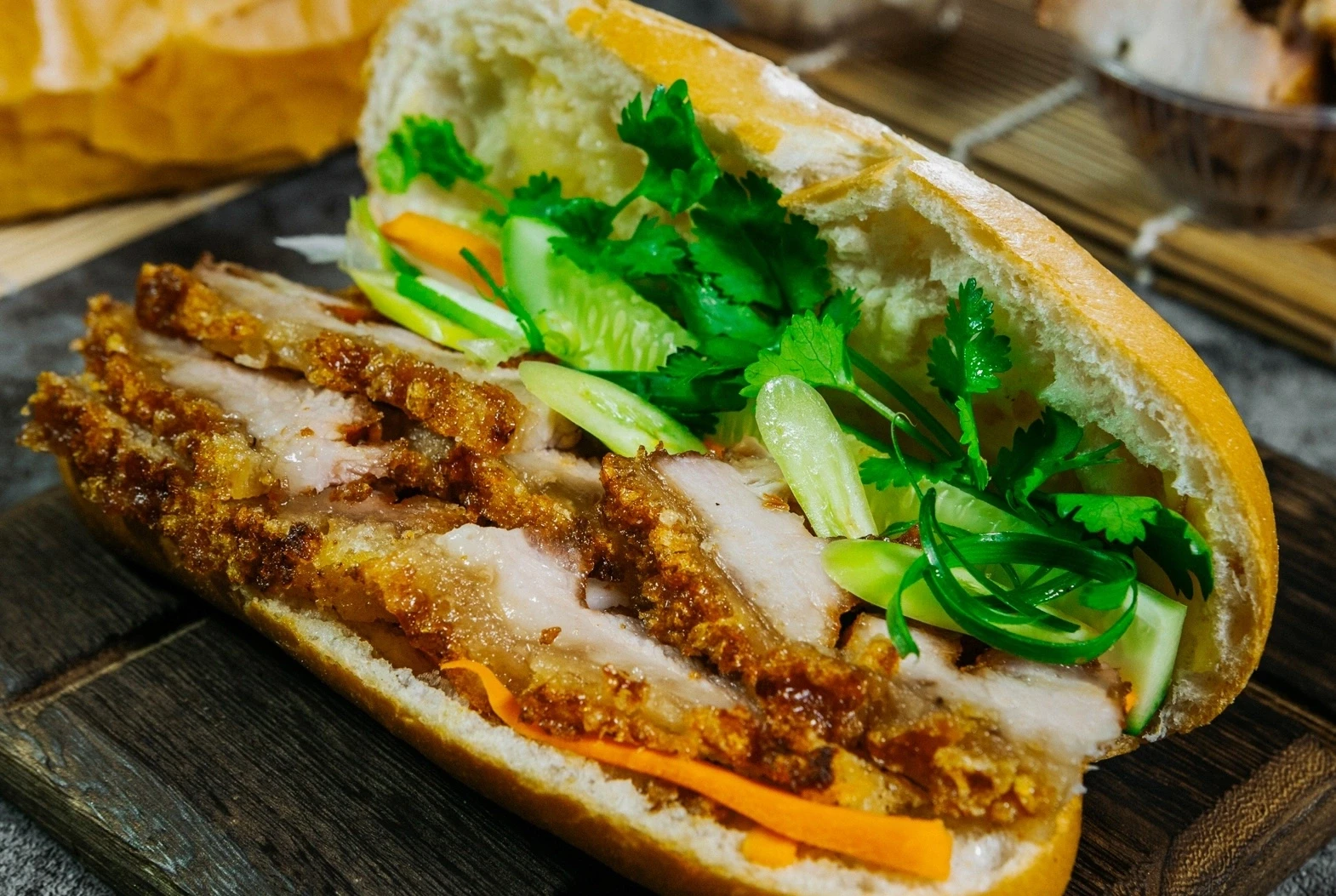 Bộ Y tế yêu cầu truy xuất nguồn gốc thực phẩm khiến hàng chục người nhập viện sau ăn bánh mì ở Quảng Ngãi.