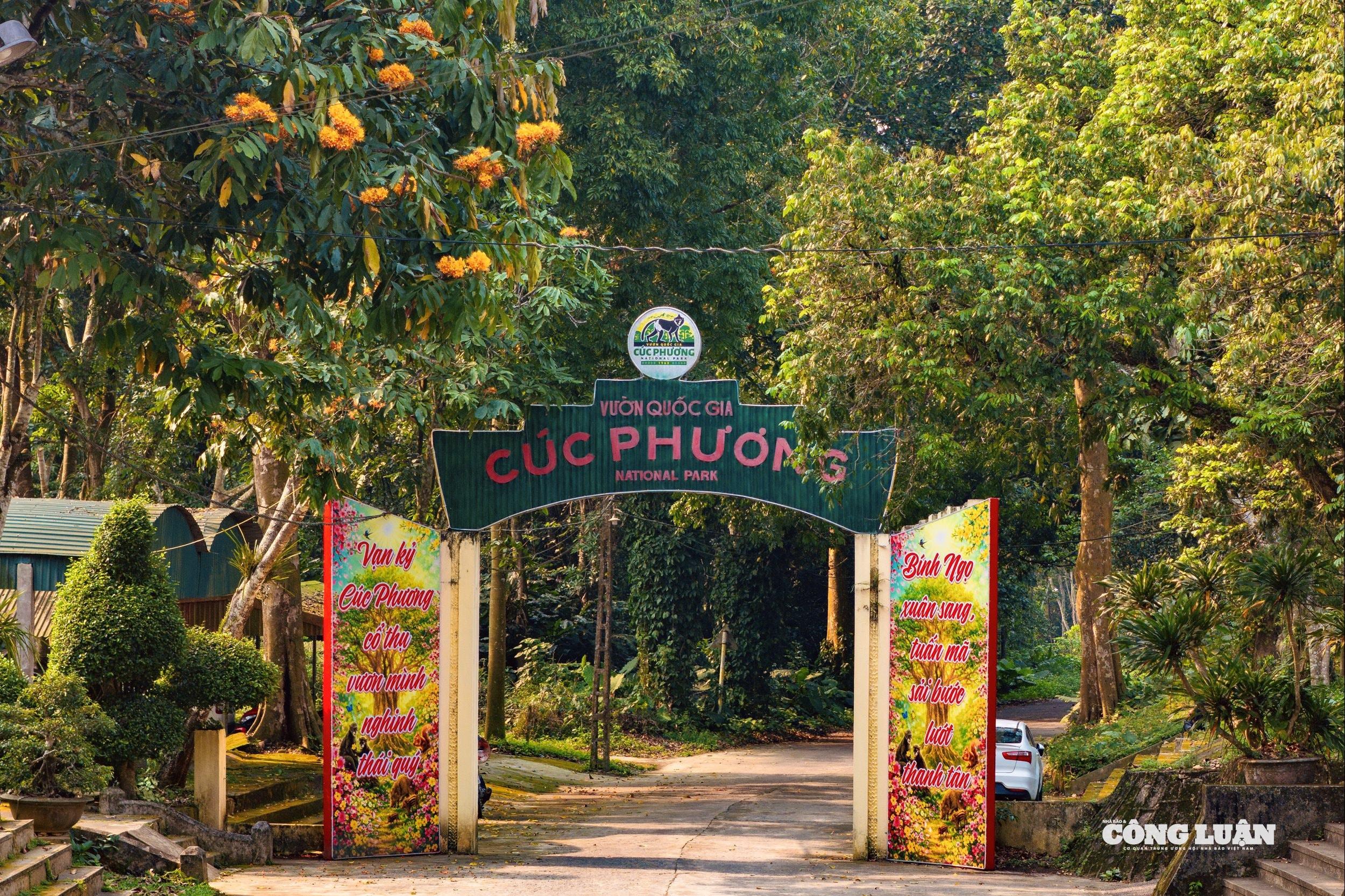 Cổng chào Vườn Quốc gia Cúc Phương