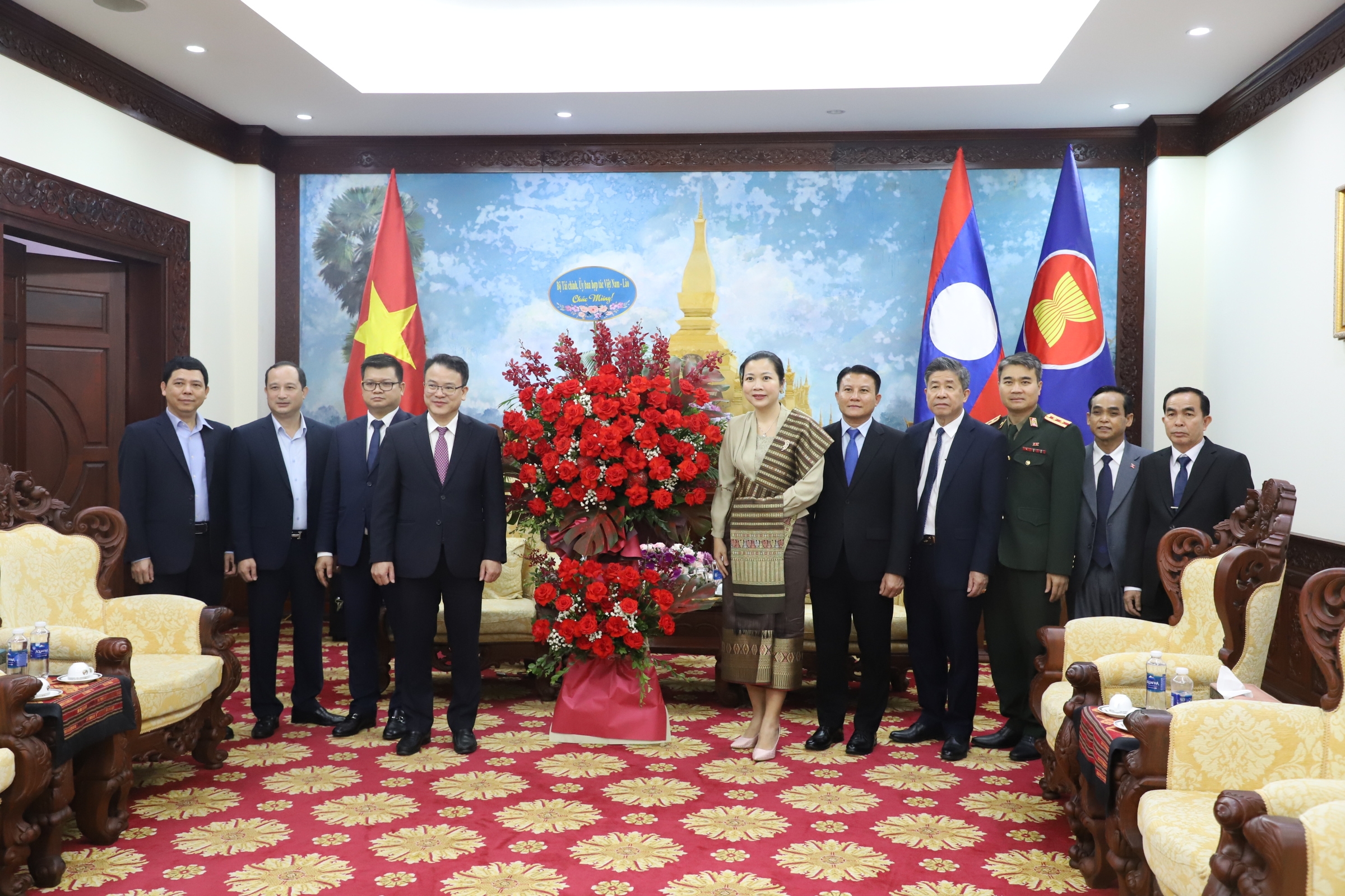 Việt Nam - Lào: Tiếp tục thúc đẩy hợp tác các lĩnh vực kinh tế, tài chính