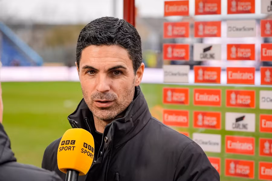 HLV Mikel Arteta yêu cầu các cầu thủ Arsenal nỗ lực để giành kết quả tốt ở cả Champions League lẫn Ngoại hạng Anh. arsenal-1.jpg