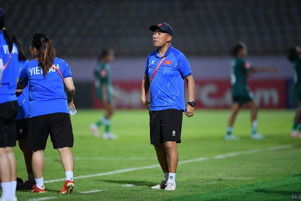 HLV Okiyama Masahiko hài lòng tinh thần thi đấu của U20 nữ Việt Nam - ảnh 1