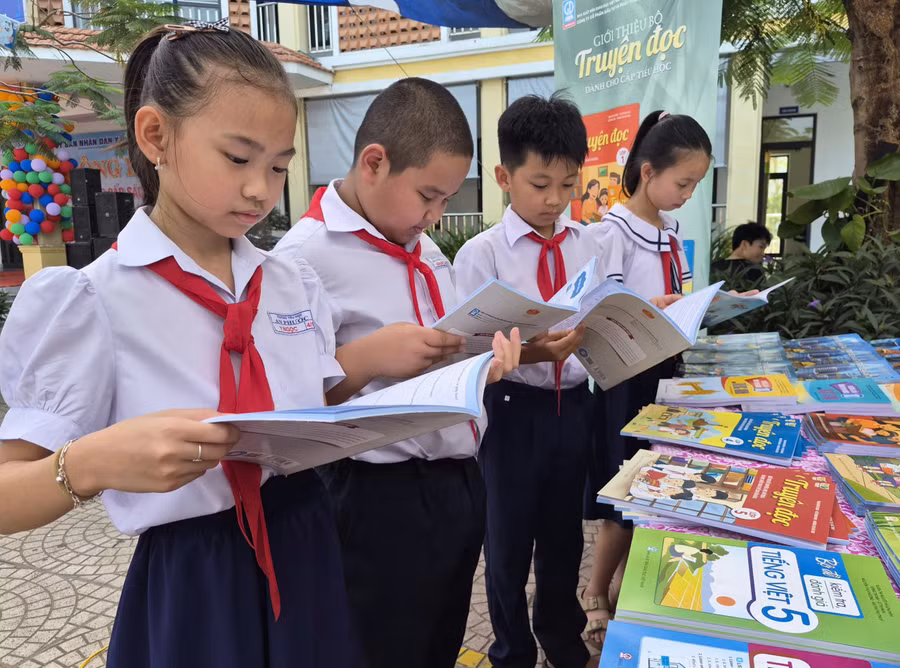 Xã Hòa Vang là địa phương đầu tiên cả nước miễn phí sách giáo khoa cho 100% học sinh. 6593481861419225764.jpg