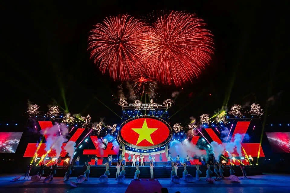 Sầm Sơn sẽ bắn pháo hoa 15 phút đêm khai hội biển 2026 - ảnh 1