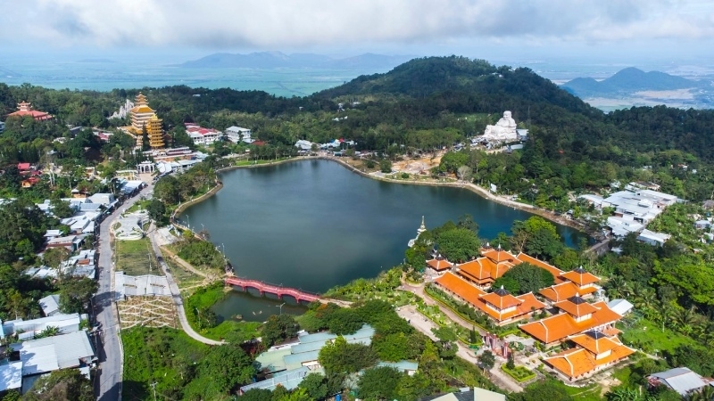 Núi Cấm có nguy cơ thành “điểm nghẽn” du lịch nếu giữ phí vào cổng