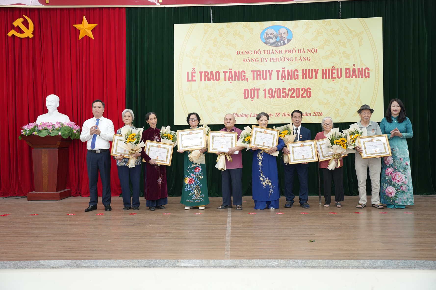 trao-huy-hieu-dang-lang-3-.jpg