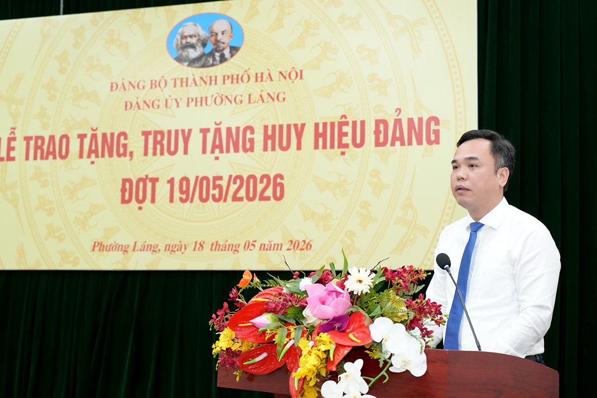 trao-huy-hieu-dang-lang-1-.jpg