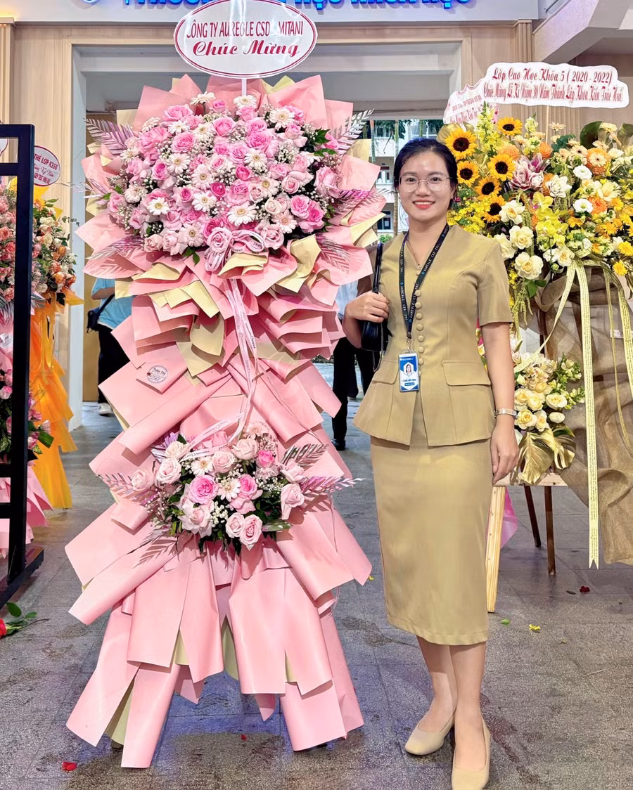 Chị Lê Ngọc Thiên Trang, cựu sinh viên Khoá 11, Khoa Ngôn ngữ & Văn hóa Nhật Bản, hiện đang làm việc tại Công ty Phát triển Phần mềm Xây dựng AUREOLE, vị trí Trưởng nghiệp vụ tuyển dụng - phòng Nhân sự. z7849610065292-af51e6fdc1374c53d3859ab9e66941c2.jpg