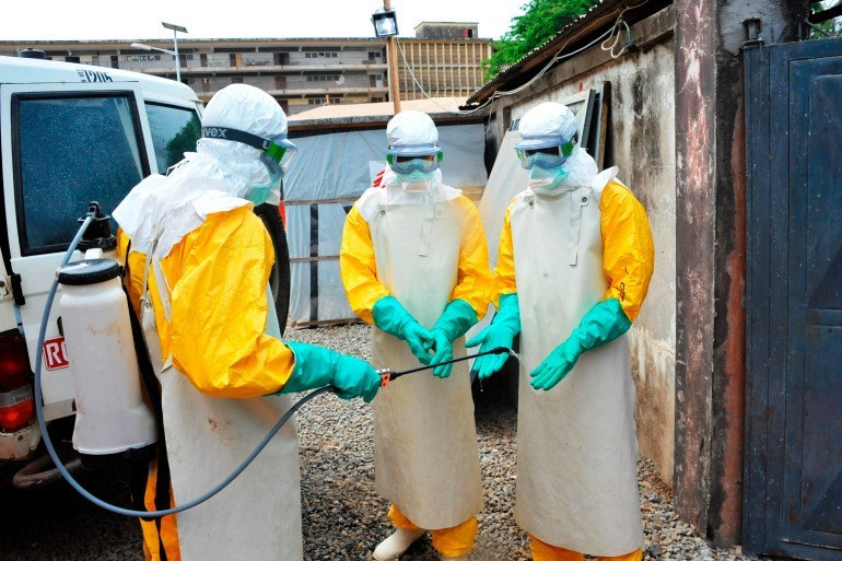 Bộ Y tế hỏa tốc chỉ đạo toàn quốc ứng phó Ebola, cảnh báo bệnh có thể khiến 90% người mắc tử vong. 4232-000-par8116428.jpg
