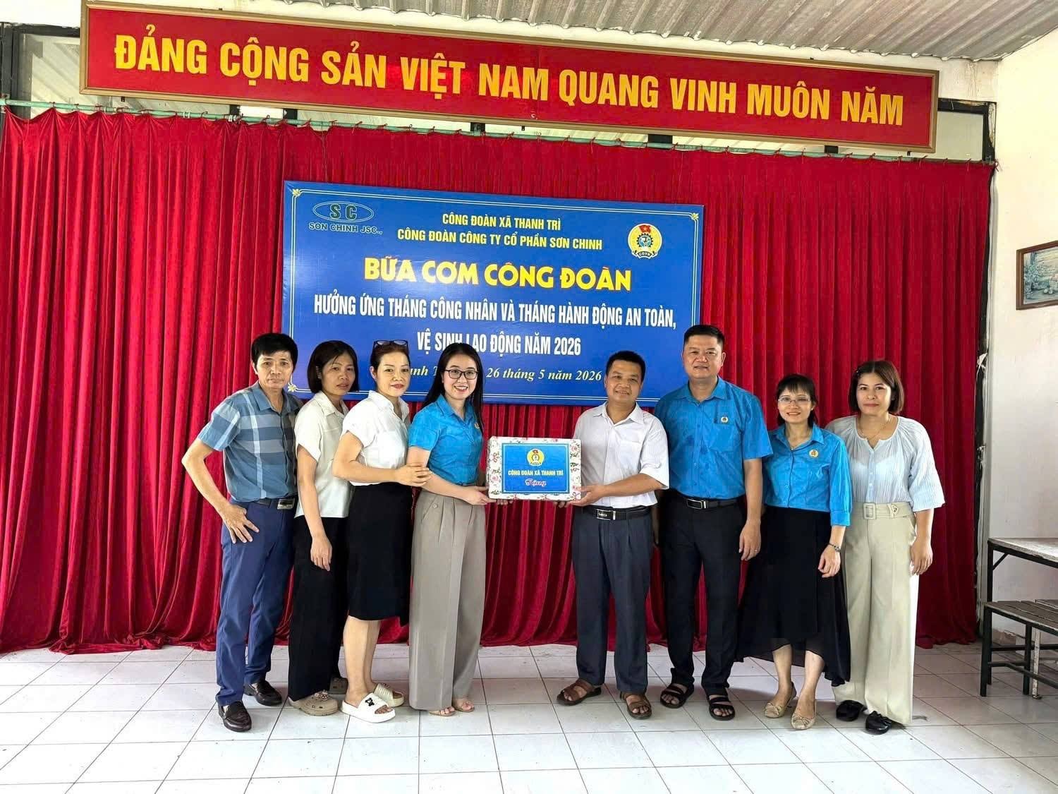Chương trình “Bữa cơm Công đoàn” tại nhiều doanh nghiệp trên địa bàn. Ảnh: P