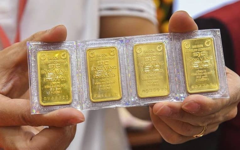 Giá vàng hôm nay tiếp tục lao dốc, giới đầu tư chùn tay?