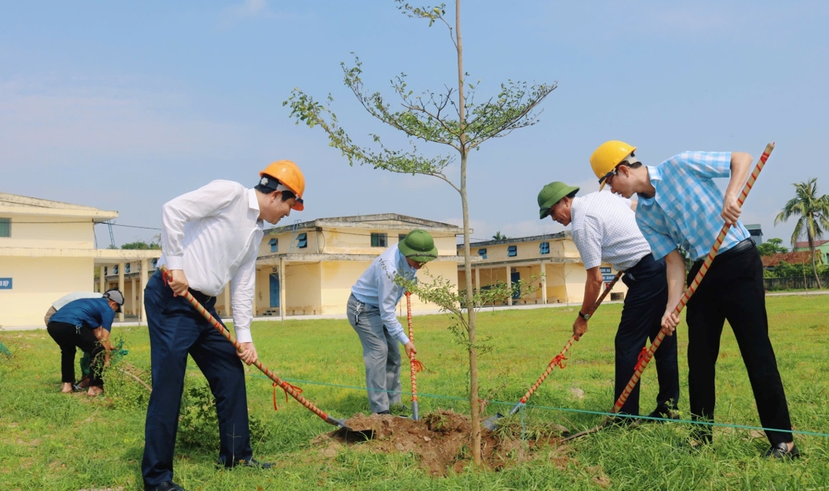 Ngành Tài chính hưởng ứng phong trào thi đua vì một Việt Nam xanh - sạch - đẹp
